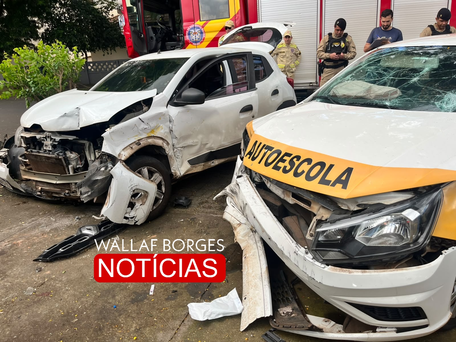 PEDESTRE É ATROPELADA NA CALÇADA APÓS COLISÃO ENTRE DOIS CARROS NA ZONA 7 EM MARINGÁ