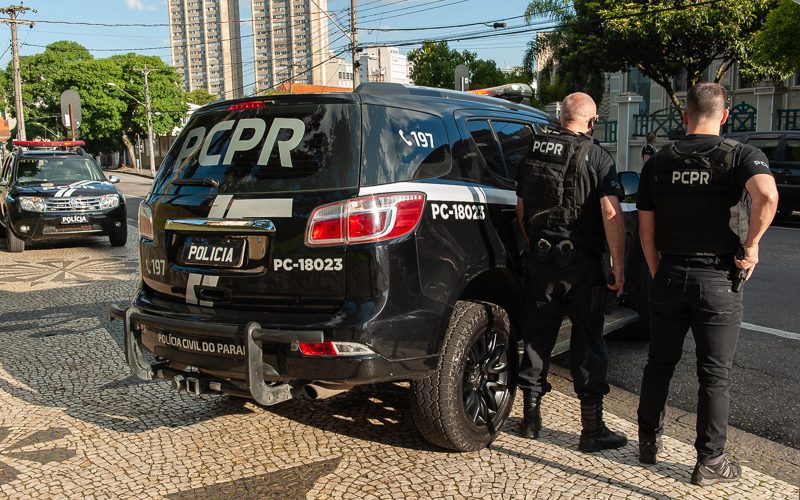Mulher é presa em flagrante suspeita de matar o marido em Campo Magro