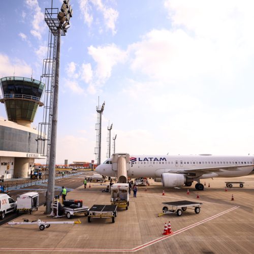 Aeroporto de Maringá atinge recorde histórico em agosto com mais de 700 voos e 99 mil assentos