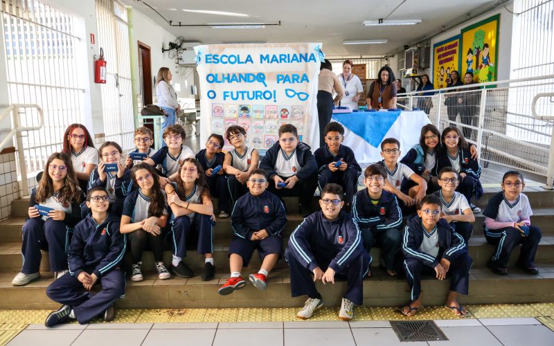 Com ação nas escolas, Prefeitura de Maringá entrega mais de mil óculos e garante novo olhar para o futuro dos alunos