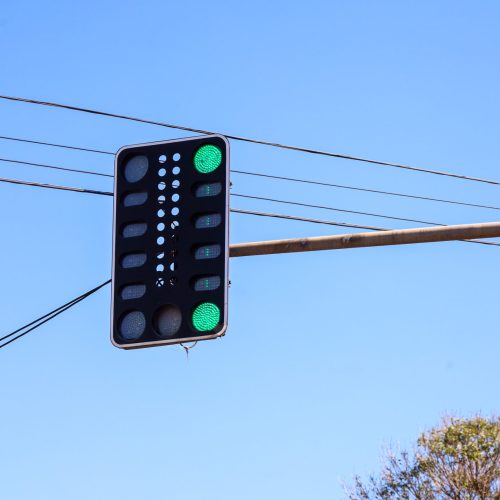 Prefeitura de Maringá instala semáforos na Avenida Pedro Taques com as marginais do Contorno Norte