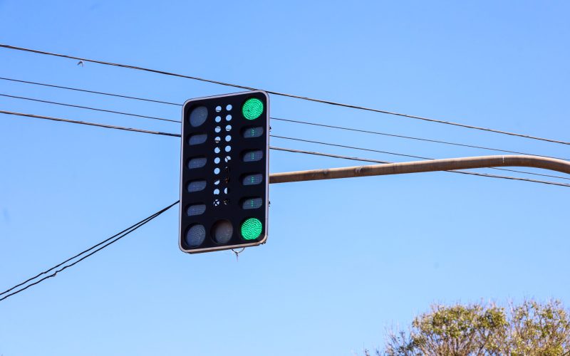 Prefeitura de Maringá instala semáforos na Avenida Pedro Taques com as marginais do Contorno Norte