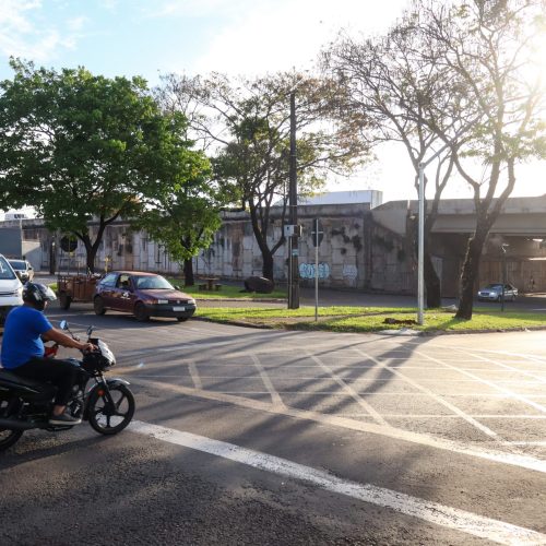 Prefeitura de Maringá instala novos semáforos no cruzamento da Av. Alziro Zarur com o Contorno Norte