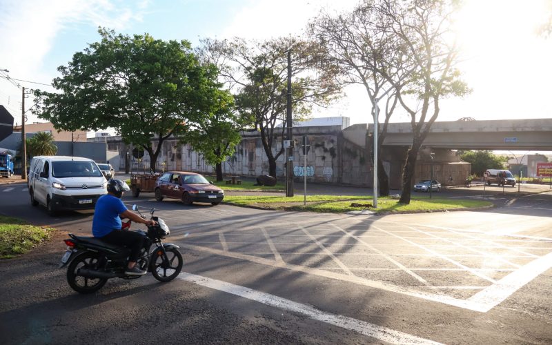 Prefeitura de Maringá instala novos semáforos no cruzamento da Av. Alziro Zarur com o Contorno Norte