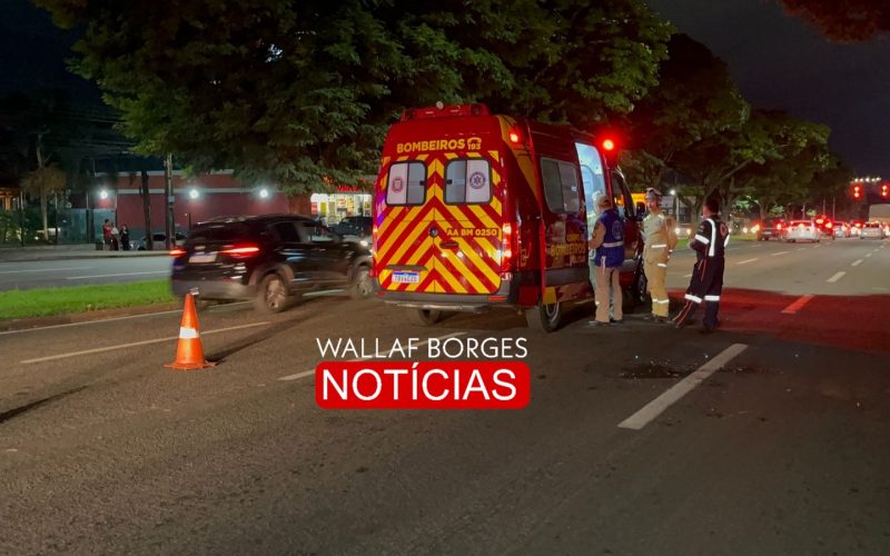 Motociclista fica gravemente ferida após ser atropelada por caminhão na Avenida Colombo, em Maringá