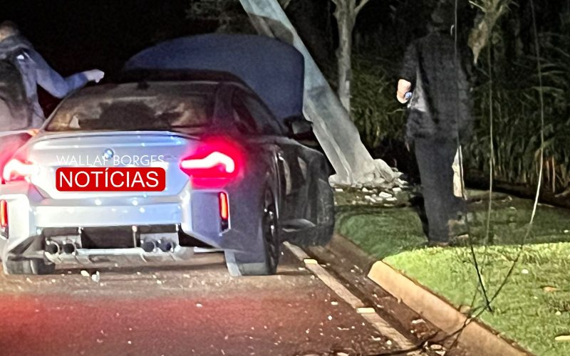 Carro bate forte contra poste e deixa gestante ferida na Estrada Romeirinha em Maringá