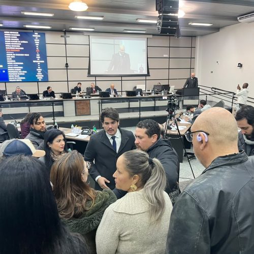 Pressão de motoristas faz Câmara recuar e adiar regulamentação dos aplicativos em Maringá