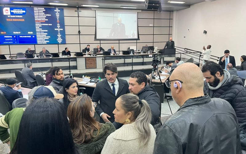 Pressão de motoristas faz Câmara recuar e adiar regulamentação dos aplicativos em Maringá