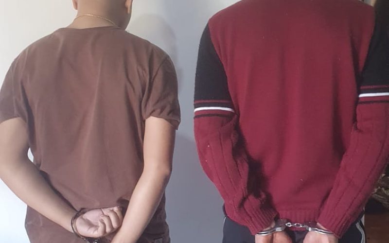 Maringá: irmãos suspeitos de furtos em residências são presos pela Polícia Civil e polícia apreende drogas, joias e colete balístico