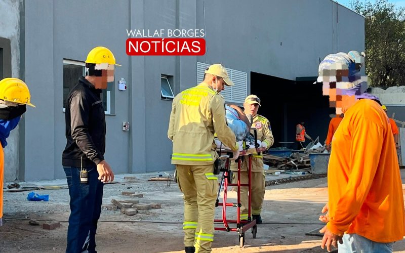 Trabalhador é socorrido após cair de escada durante obra em Maringá