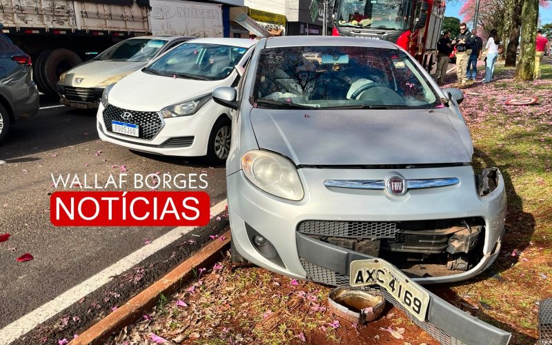 Idoso de 92 anos fica ferido após perder o controle e causar acidente na Avenida Colombo