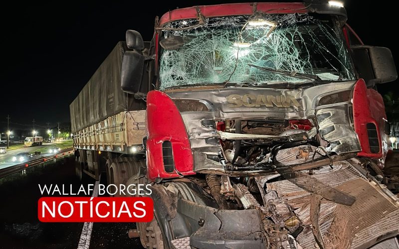 Grave acidente na PR-323 em Paiçandu: Caminhão colide em traseira de carreta e deixa motorista ferido