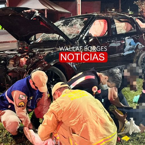Madrugada Violenta no Trânsito de Maringá: Range Rover Perde o Controle e Capota Após Colidir com Carro Parado e Arrancar Árvore