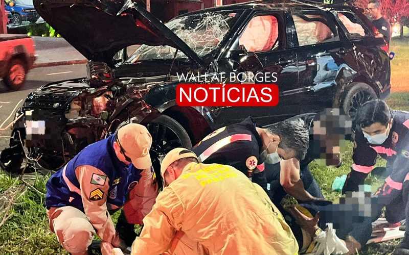 Madrugada Violenta no Trânsito de Maringá: Range Rover Perde o Controle e Capota Após Colidir com Carro Parado e Arrancar Árvore