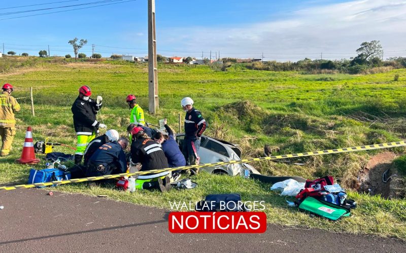 Vítima é reanimada após grave colisão entre caminhão e carro na BR-376, entre Maringá e Mandaguaçu