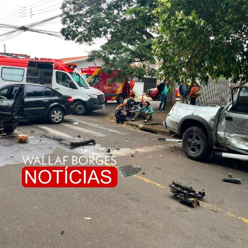 Colisão entre dois veículos mobiliza equipes de resgate no Residencial Eldorado, em Maringá