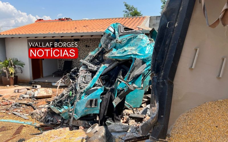 Grave acidente entre carreta e van deixa cinco feridos e mobiliza equipes de resgate na PR-317
