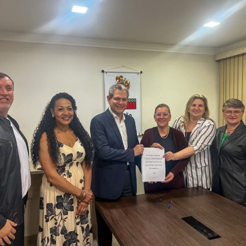 Gestão Municipal Entrega Proposta do Novo Plano de Carreira do Magistério ao Sismmar