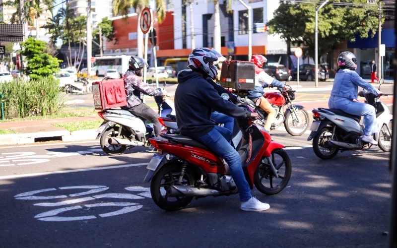 Com 46 blitze educativas no ano, Maringá reforça conscientização sobre o uso correto do capacete