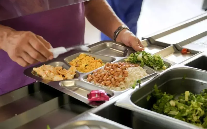 Restaurantes Populares de Maringá servem almoço especial de Dia dos Namorados e Festa Junina por R$ 3