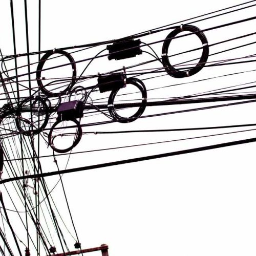 Nova lei endurece regras para retirada de fios e cabos soltos em Maringá e prevê multas de até R$ 20 mil